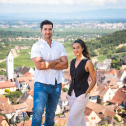 Sarah et David, fondateurs de Les Toits d'Alsace, conciergerie Airbnb à Colmar